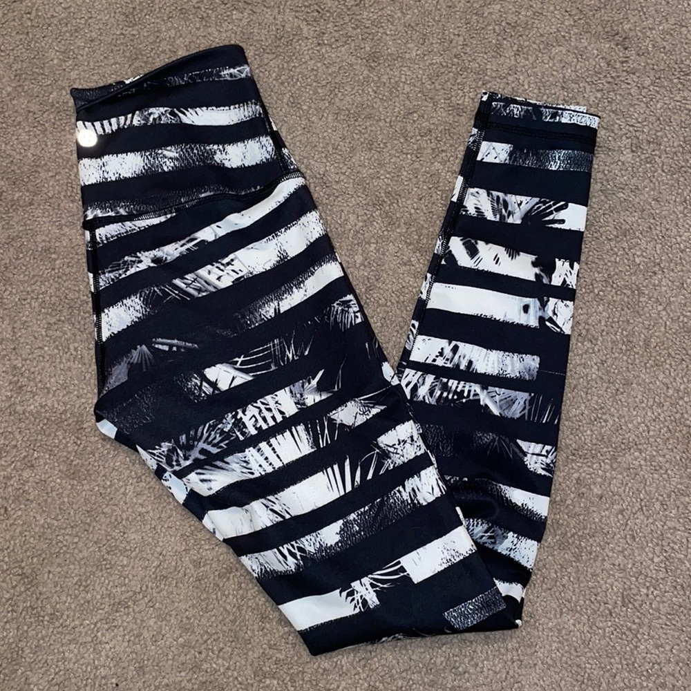 Lululemon leggings - Picture 1 of 3